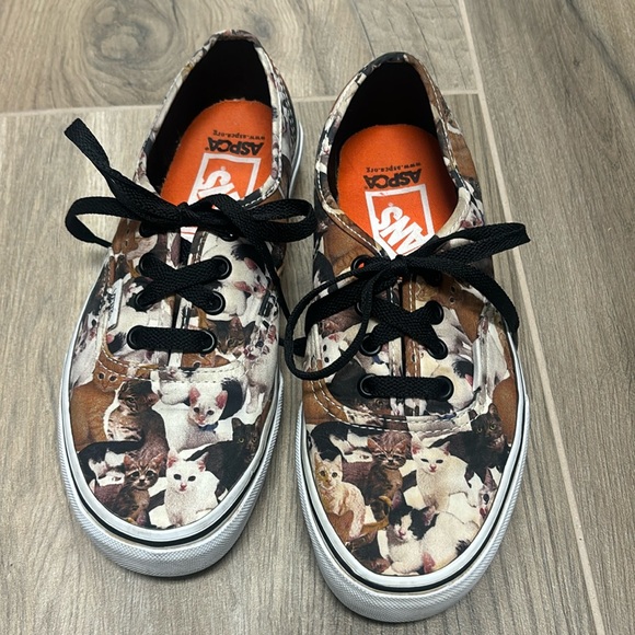 Vans ASPCA cat tennis shoes with laces.  Size 8.5 - Picture 1 of 4